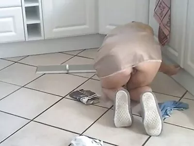 Mooie gratis seksfilms kijken blonde vrouw houdt ervan om lul te zuigen