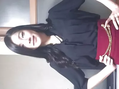 Schattige brunette Charly pornofilms gratis kijken Summer masturbeert op de vloer