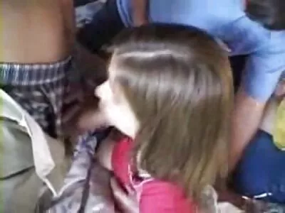 Nerdy vrouw staat te popelen gratis sex filmpjes kijken om geneukt te worden