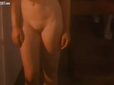 Sexy blonde Arya Fae pijpt en neukt met de vriend van haar broer gratis pornofilms kijken