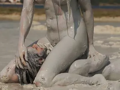 Mevrouw Shea zuigt dikke kloppende pornofilm kijken gratis lul en wordt uitgebeend onder de douche