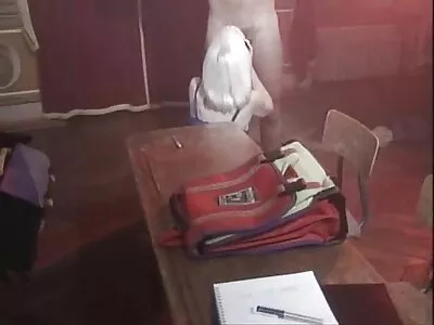 Emely Bender wordt bedekt met slordig sperma porna gratis kijken na een harde neukbeurt
